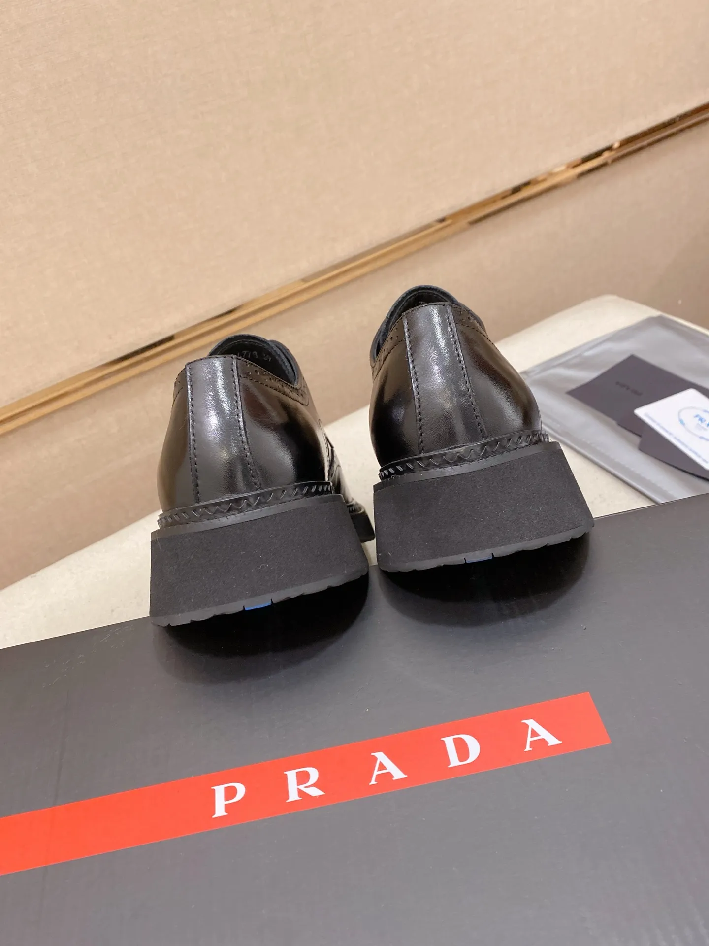 Factory price 720💰 🍁🍁High version High-quality new PRADA (Prada) counters are launched simultaneously, new men's shoes, 😘fabrics are selected from imported lacquered first-layer cowhide, and imported cowhide lining. 👍🏿 High-end ☄️ air-cushion molded anti-slip rubber outsole, exquisite lines, simple and elegant, comfortable and high-end for leisure travel. Code number: 38 to 45